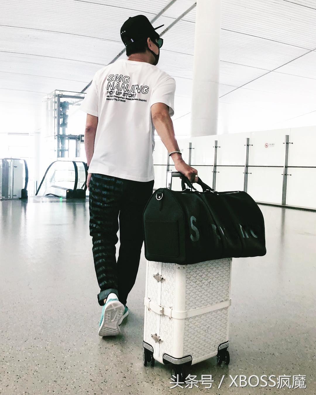 林俊杰带行李现身,林俊杰机场照