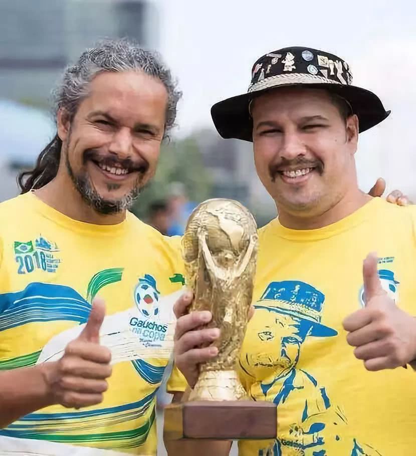 最感人的传承不是梅西和老马，也不是内马尔和大罗，而是这父子仨