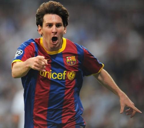 世界杯梅西被撞倒教练,世界杯梅西被铲倒