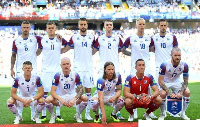 世界杯梅西被撞倒教练,世界杯梅西被铲倒