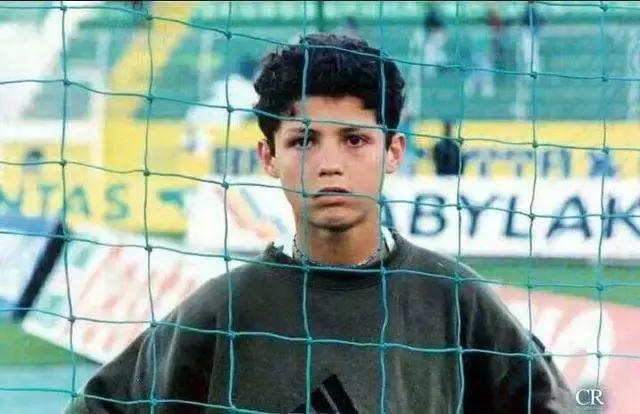 33岁的c罗依然有着20岁的身体,c罗的自律从一瓶可乐开始