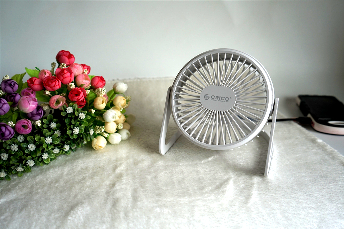 炎炎夏日何以解忧唯有冰淇淋,炎炎夏日何以解忧唯有西瓜