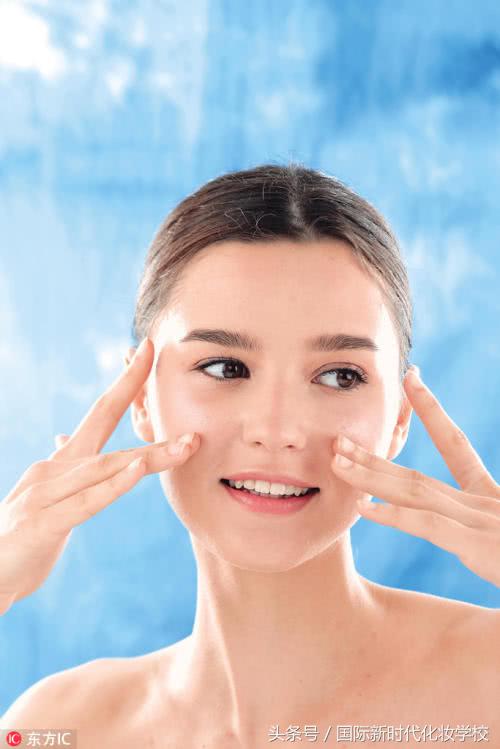 底妆无粉底怎么化干净服帖,明星磨皮底妆服帖的方法