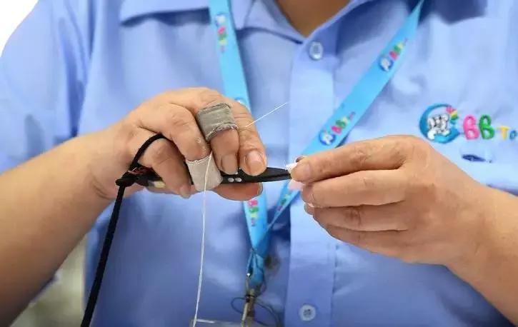 差点做不出世界杯吉祥物，俄罗斯“上淘宝”找了这群中国女工