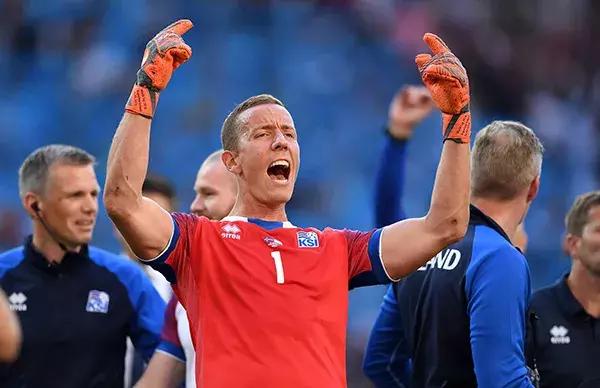 冰岛导演牙医,冰岛球队队长是牙医