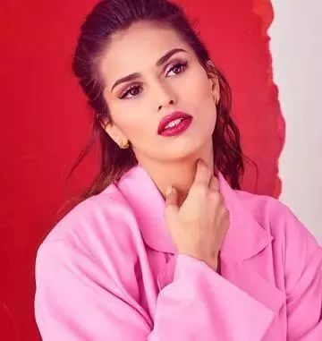 男单女双｜西班牙除了盛产帅哥还盛产姐弟恋？