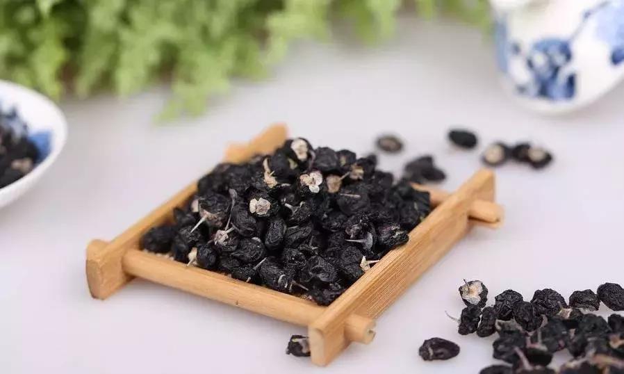 黑枸杞喝了真的能延缓衰老吗,黑枸杞泡水喝了对人体有哪些好处