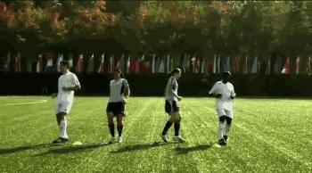 踢球注意脚不要受伤,踢球前热身多久合适