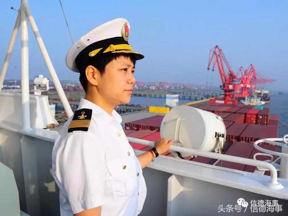 中国第一位上空间站女航天员,女引航员的真实生活照片