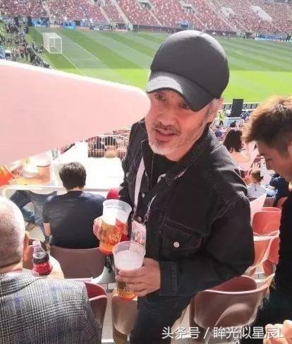 跟靳东发家致富，鹿晗解说圆梦，苏醒梅西吹，娱乐圈有这么多球迷