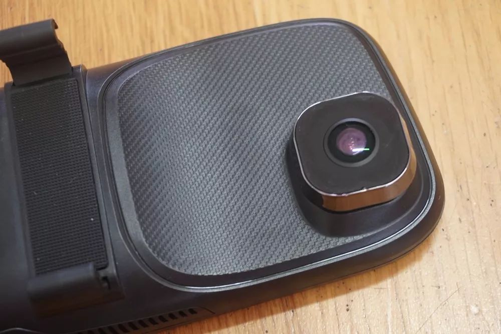 看上去只是一个后视镜？能语音交互的360智能云镜已可替代智联车机