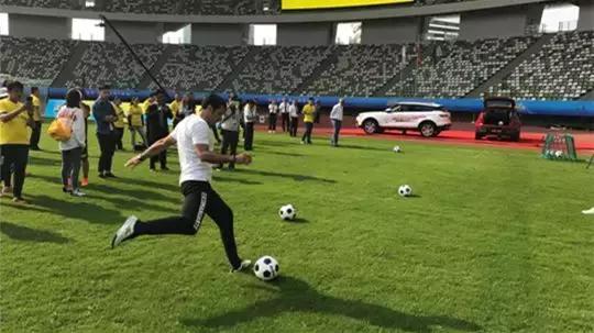 毕业季歌声不断,这辆“移动KTV”令你青春不散!