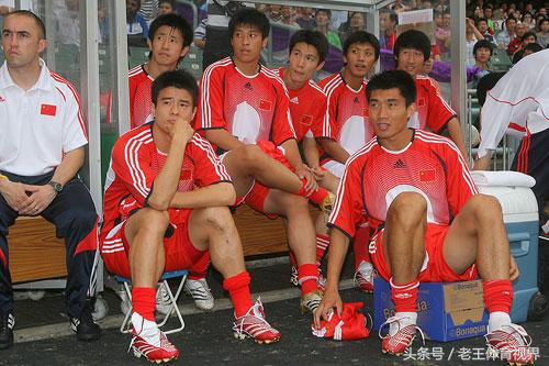 足球被红牌罚下最多的人的队伍,足球史上罚下最多人的一场比赛