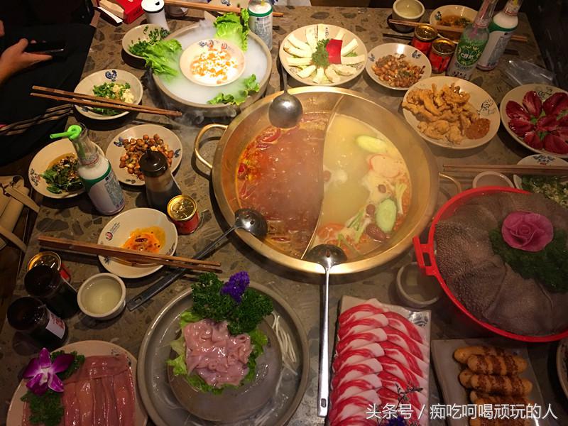 足球夜场景,足球之夜水吧