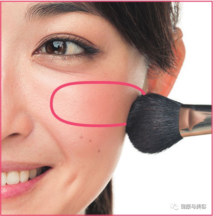 蔡徐坤腮红上热搜！《创造101》小姐姐说腮红用得好，脸小年龄小