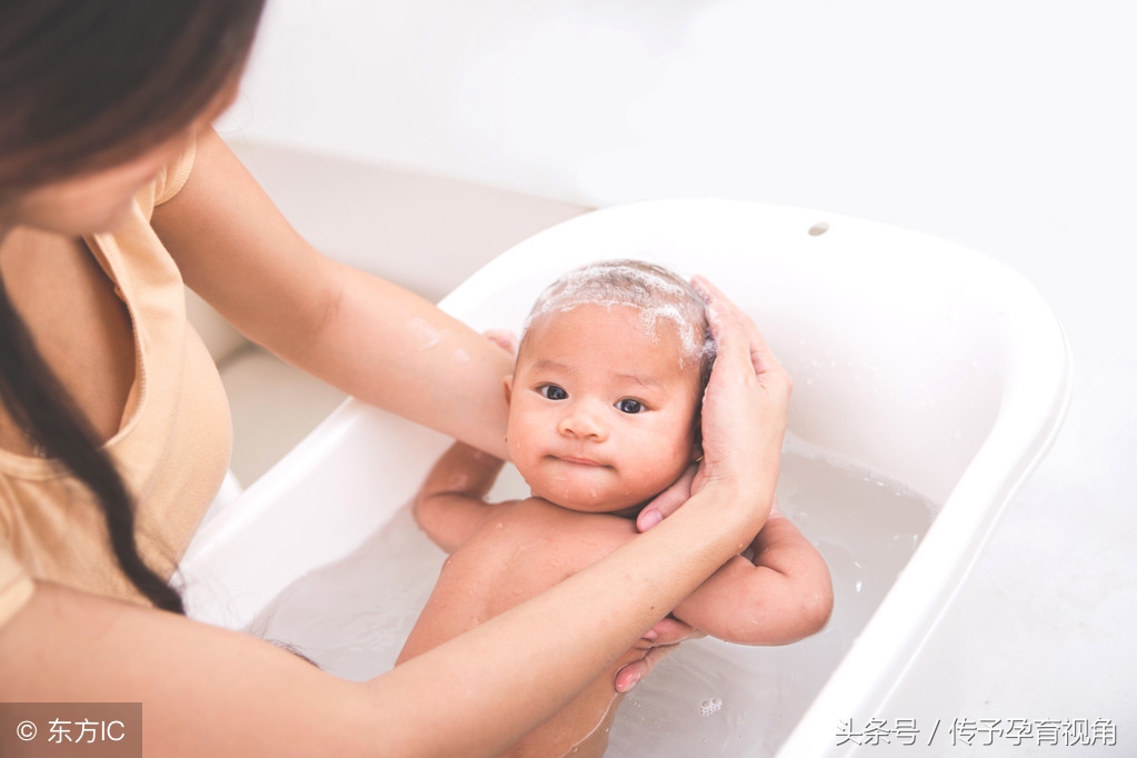 自己给婴儿宝宝理发教程,怎么自己在家给婴儿理发