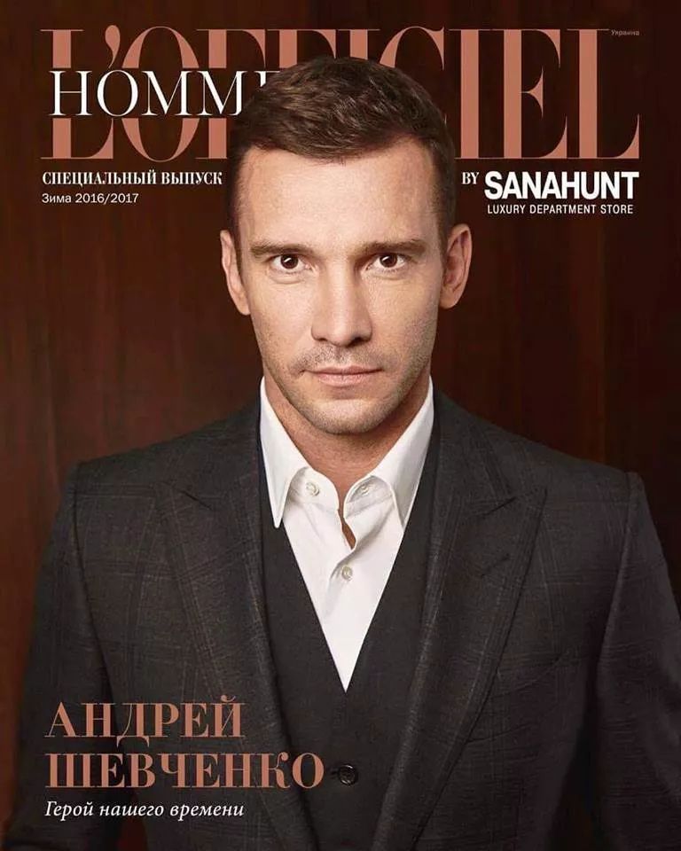 c罗没有进球靠在广告牌上,c罗把球踢得多高