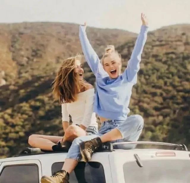 我们是茫茫人海中巧遇的相似灵魂,豆蔻年华里连结的双生花朵