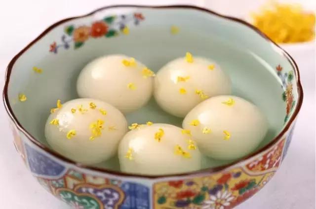 天津传统煎饼果子 (煎饼果子是天津人的小吃)