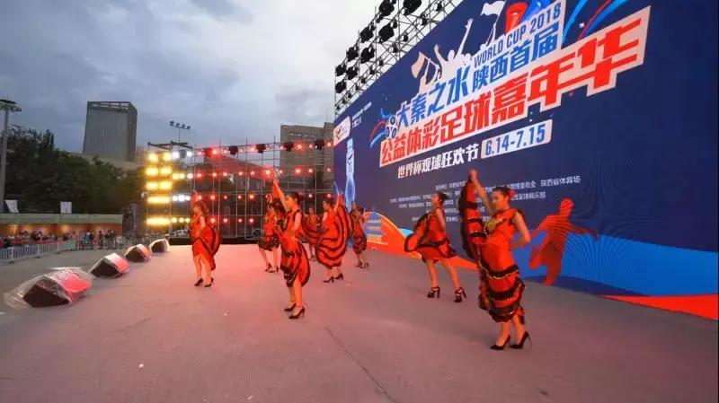 心动的美食，感动的表演，躁动的狂欢观球，足球宝贝在省体等你相约哦！