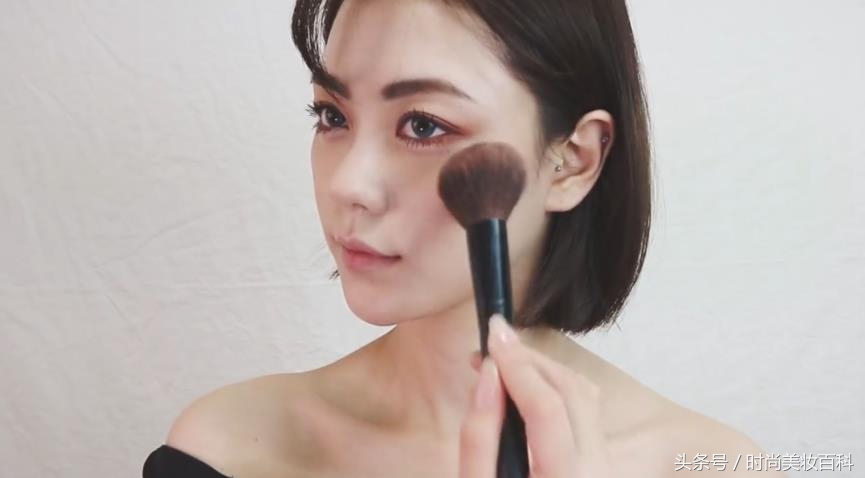 橘色系高级感妆容,白皮淡颜高级感妆容