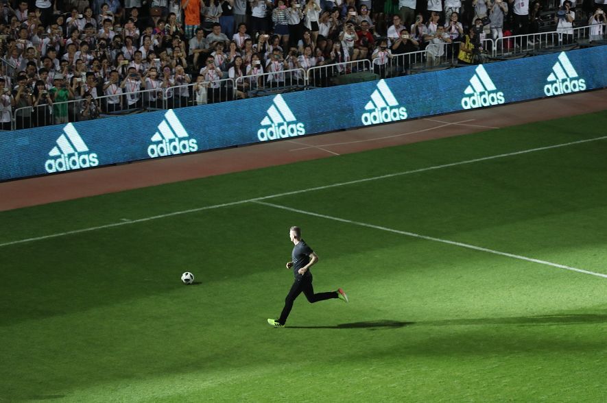 携手阿里,阿迪达斯与足球联赛的联名