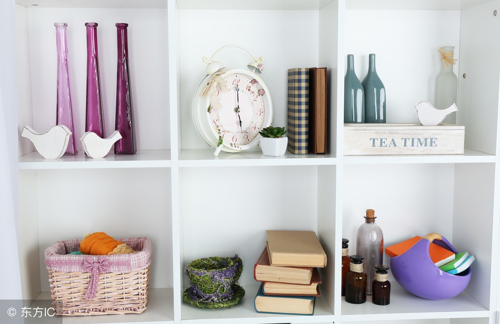 壁橱和衣柜哪个更贵一些,壁橱平开好还是推拉好