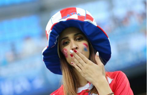 中国女球迷目睹梅西破门,梅西进球阿根廷女球迷