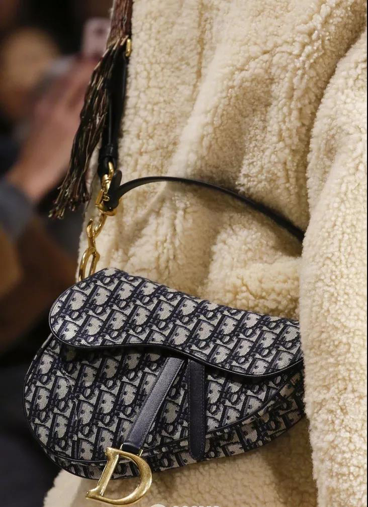 选一款实用性高的lv包包,lv的哪款包包比较百搭