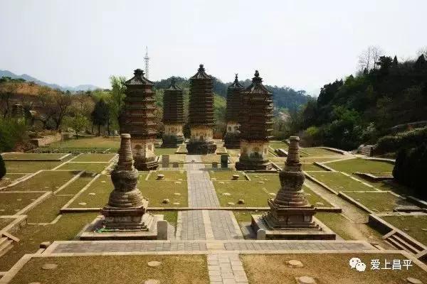 银山塔林冬天好玩吗,银山塔林四季景点