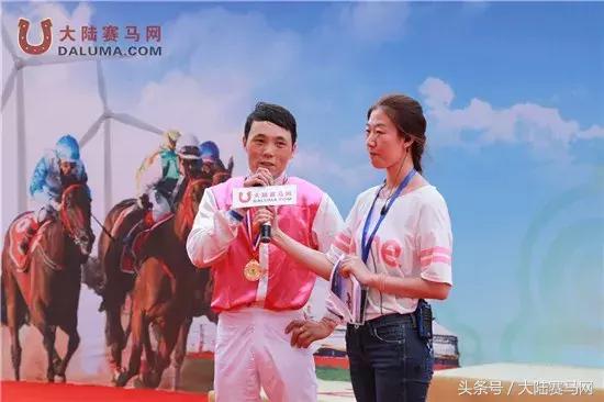 2018伊泰大漠马业系列纯血速度赛马赛事“鄂尔多斯金杯”圆满举办