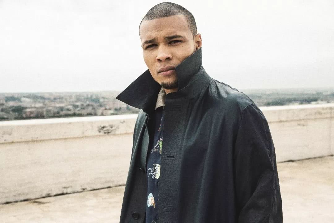 2019春夏男装走秀前试装王俊凯,王俊凯红衣时装周