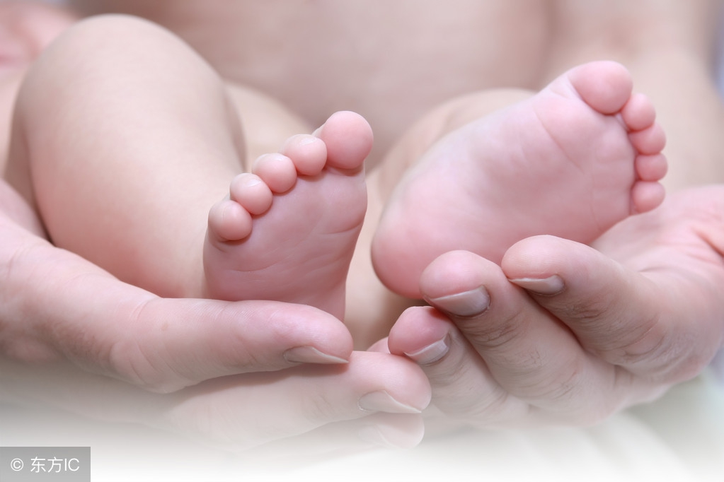 母乳喂养乳头皲裂、宝宝吸吮着血和奶水、妈妈痛不欲生、怎么办?