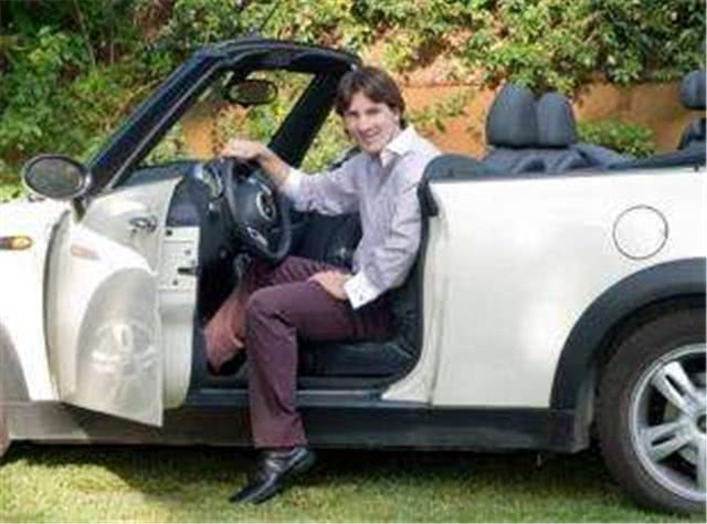 10岁被嘲讽，球鞋还被吐口水，却因一只青蛙改变，今成超级球星！