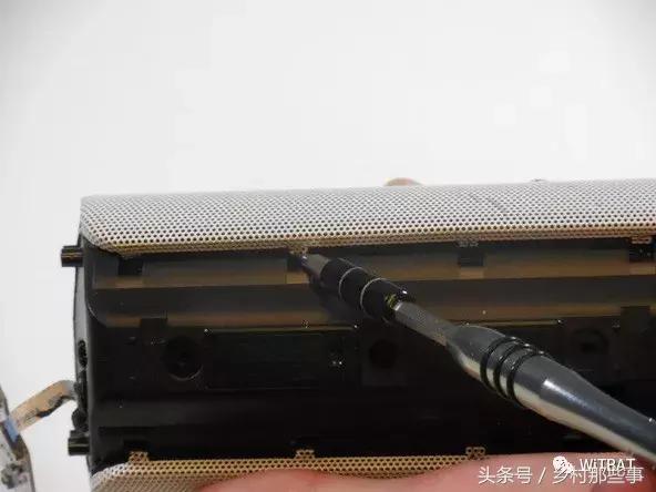 jbl蓝牙音箱flip3拆解视频,jblflip蓝牙音箱拆解不易