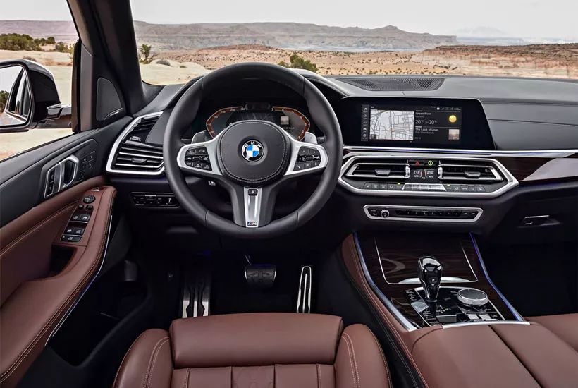 奥迪q8尊享动感和宝马x5进口顶配,2021款奥迪q8和宝马x5