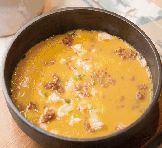 嗜辣星人的终极灵药！魔都这12家火辣餐厅，来吃饭的人都被弄哭了