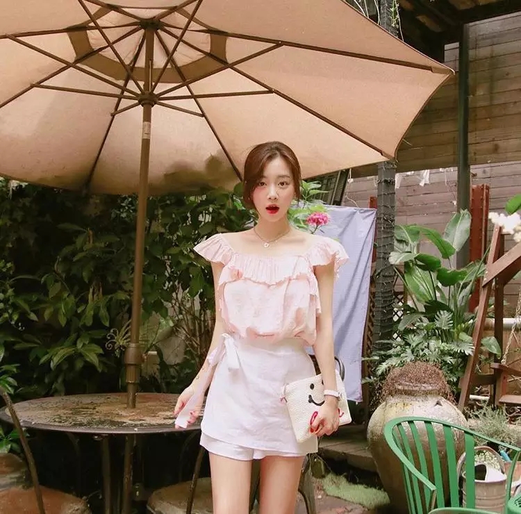 别人的大胸成累赘，平胸成烦恼，我这样穿，随意都好看