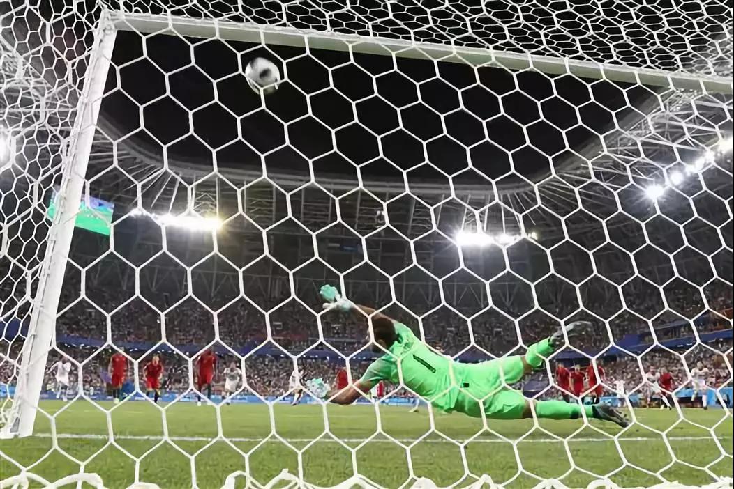 梅西也做过c罗的动作吗,梅西不满裁判判罚称var未起作用