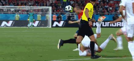 梅西也做过c罗的动作吗,梅西不满裁判判罚称var未起作用