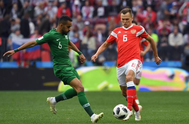 苏亚雷斯凌空任意球,苏亚雷斯俄罗斯任意球贴地斩