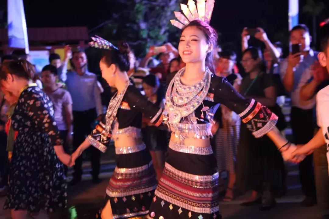 解锁更多惊喜体验,解锁多种体验形式