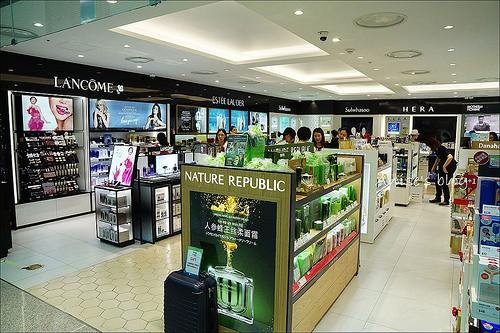 机场免税店买东西条件,机场免税店购物必买清单