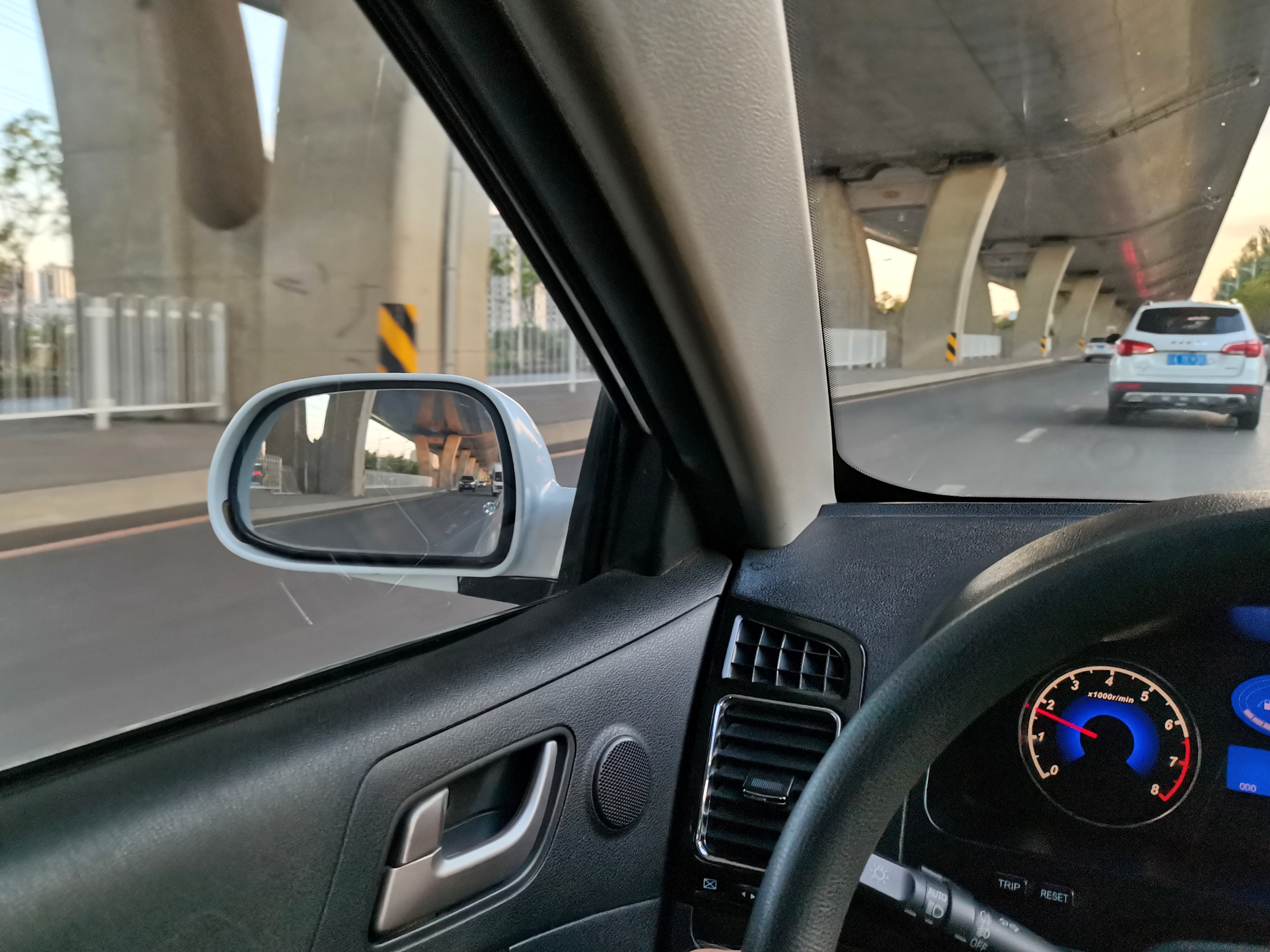 吉利帝豪ec7发动机舱图解,吉利帝豪ec7是正时皮带吗