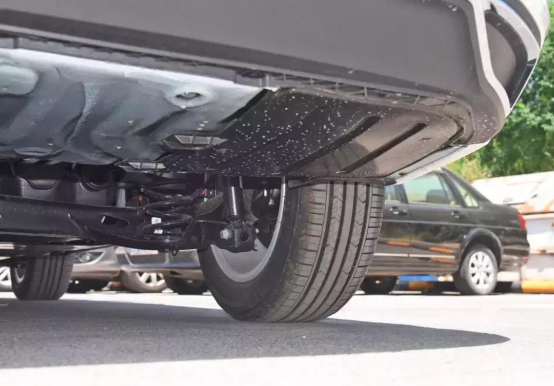 福克斯和朗逸比较,a级轿车大众朗逸参数