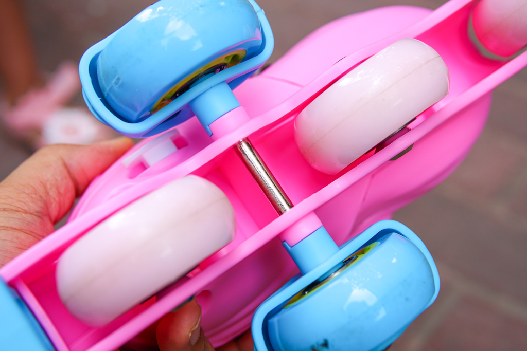 带辅助轮的溜冰鞋,儿童乐秀轮滑鞋新款