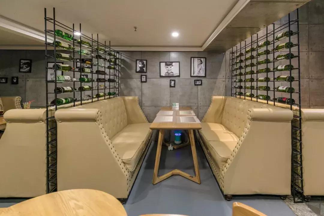 适合小情侣去的餐吧,一家很有情调和气氛的露天餐吧