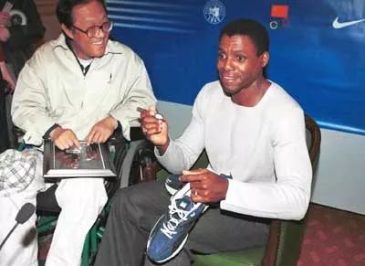 从清华男神沦为废人，三次自杀后，他活成了中国的“救赎之神”！