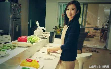 世界杯赛场那些高颜值女球迷瞬间,世界杯看台美女卡塔尔