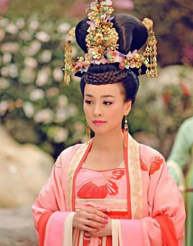 两人同演《穿越时空的爱恋》走红，今一人霸屏多年，她却无戏可拍